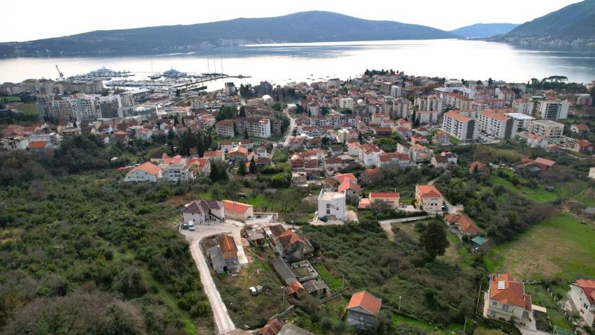 Urbanizovan plac u Tivtu sa Pogledom na More-440m2