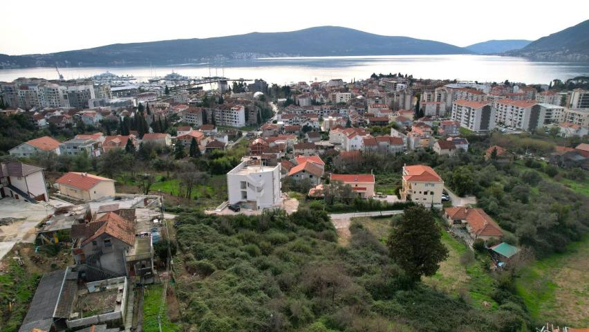 Urbanizovan plac u Tivtu sa Pogledom na More-440m2