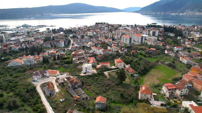 Urbanizovan plac u Tivtu sa Pogledom na More-440m2