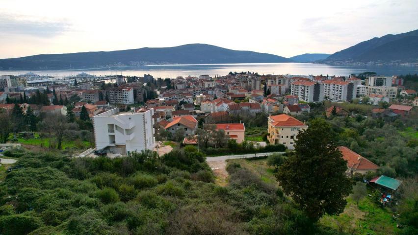 Urbanizovan plac u Tivtu sa Pogledom na More-638m2