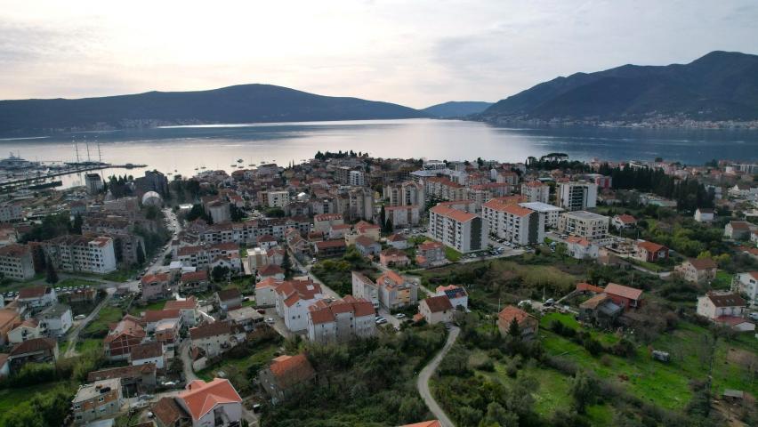 Urbanizovan plac u Tivtu sa Pogledom na More-638m2