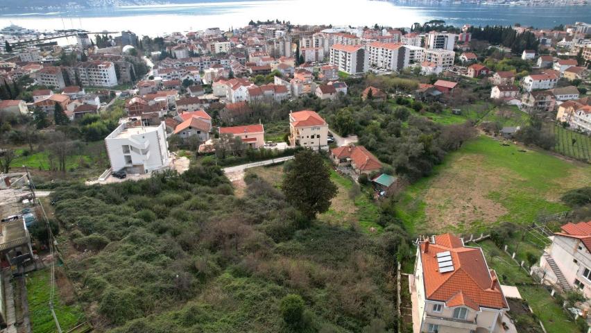 Urbanizovan plac u Tivtu sa Pogledom na More-638m2