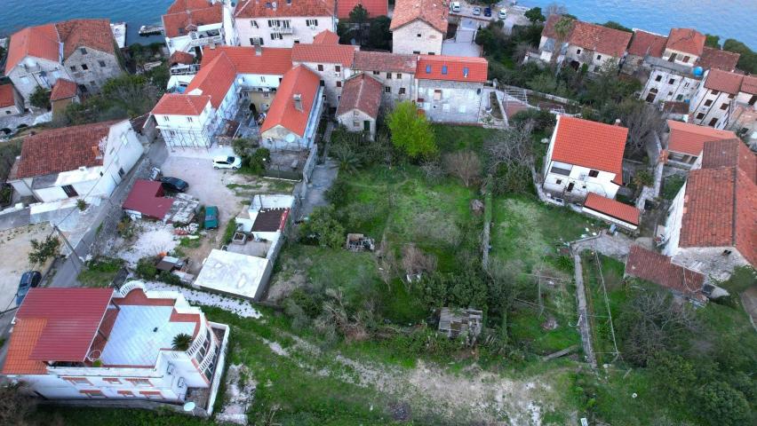 Prčanj, Urbanizovan plac na 20m od obale mora