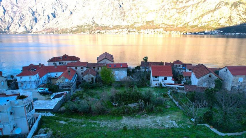 Prčanj, Urbanizovan plac na 20m od obale mora