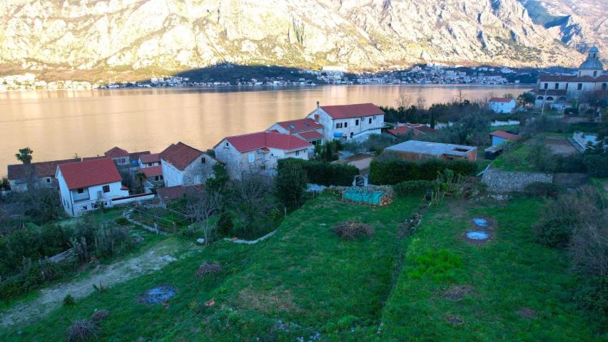 Prčanj, Urbanizovan plac na 20m od obale mora