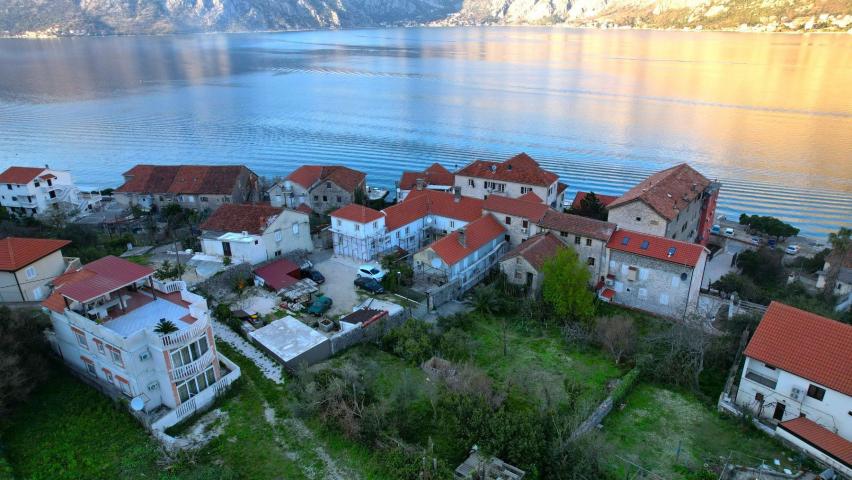 Prčanj, Urbanizovan plac na 20m od obale mora