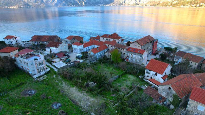 Prčanj, Urbanizovan plac na 20m od obale mora