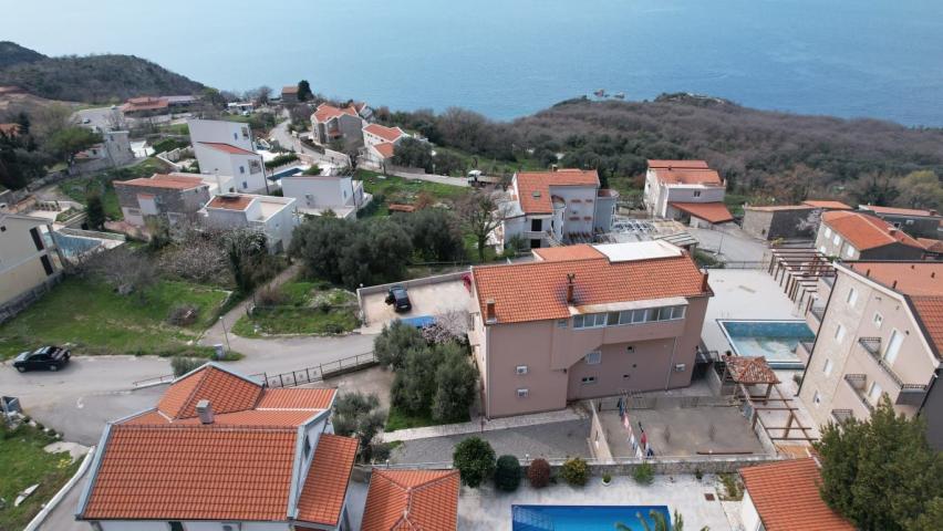 Sveti Stefan, Budva-Luksuzna kuća sa bazenom i pogledom na more