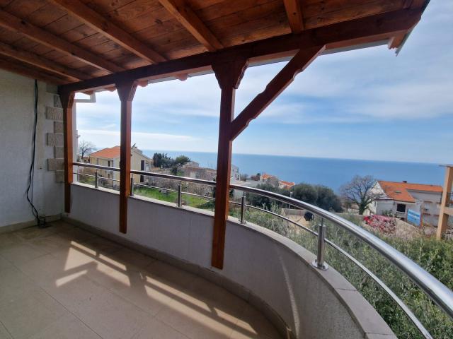 Sveti Stefan, Budva-Luksuzna kuća sa bazenom i pogledom na more