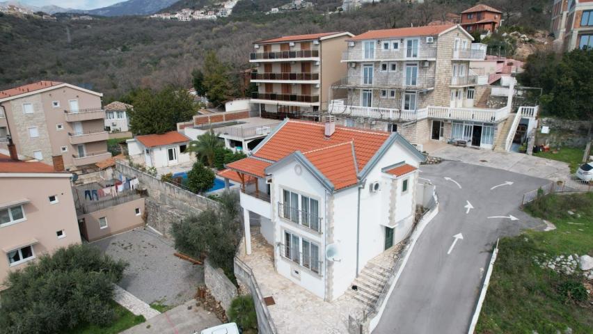 Sveti Stefan, Budva-Luksuzna kuća sa bazenom i pogledom na more