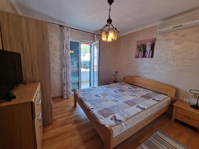 Sveti Stefan, Budva-Luksuzna kuća sa bazenom i pogledom na more
