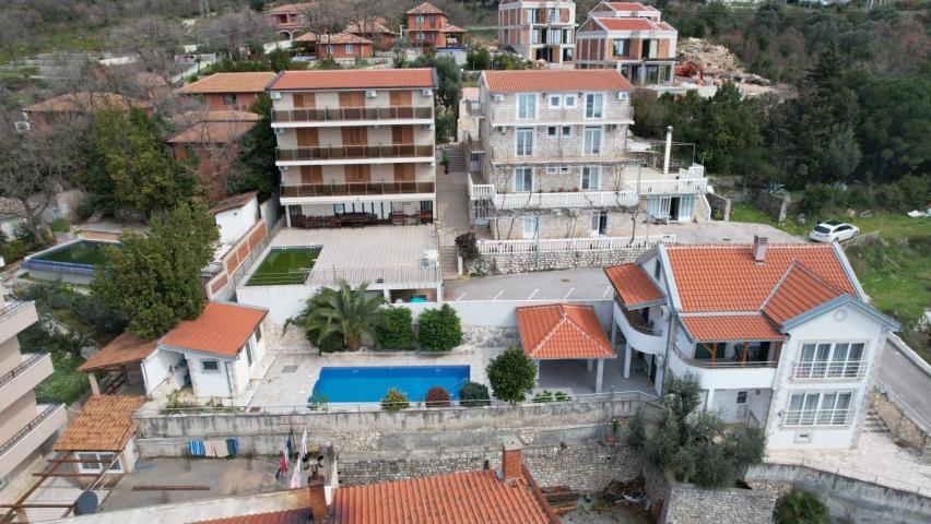 Sveti Stefan, Budva-Luksuzna kuća sa bazenom i pogledom na more