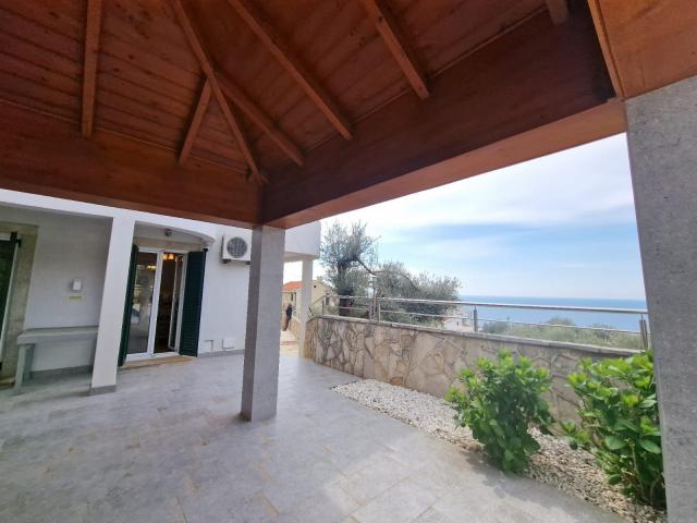 Sveti Stefan, Budva-Luksuzna kuća sa bazenom i pogledom na more