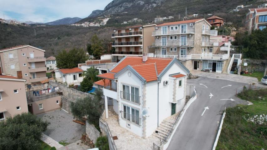 Sveti Stefan, Budva-Luksuzna kuća sa bazenom i pogledom na more