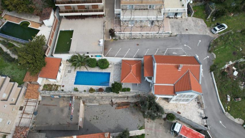 Sveti Stefan, Budva-Luksuzna kuća sa bazenom i pogledom na more