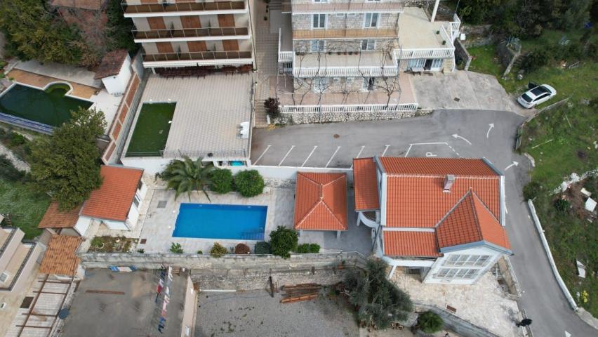Sveti Stefan, Budva-Luksuzna kuća sa bazenom i pogledom na more