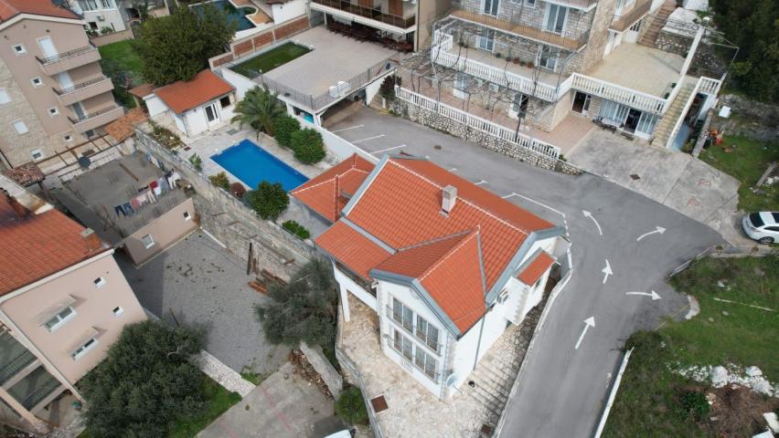Sveti Stefan, Budva-Luksuzna kuća sa bazenom i pogledom na more