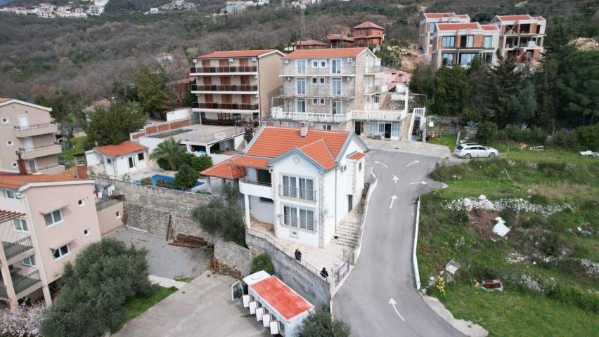 Sveti Stefan, Budva-Luksuzna kuća sa bazenom i pogledom na more