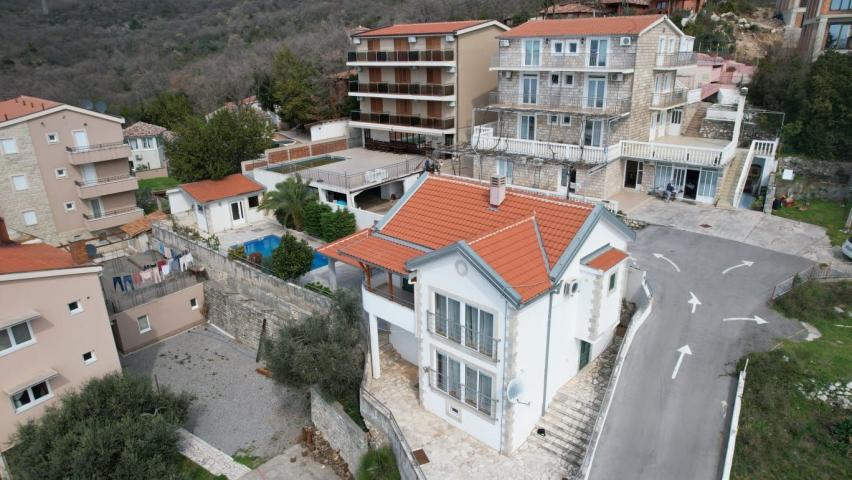 Sveti Stefan, Budva-Luksuzna kuća sa bazenom i pogledom na more