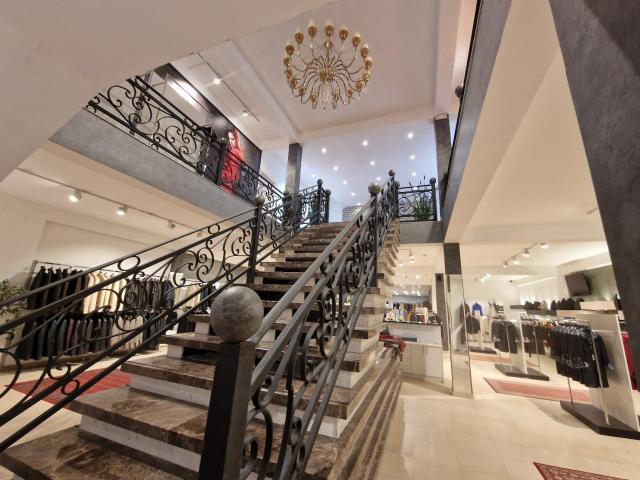JAZ, BUDVA-Poslovni prostor 800m2