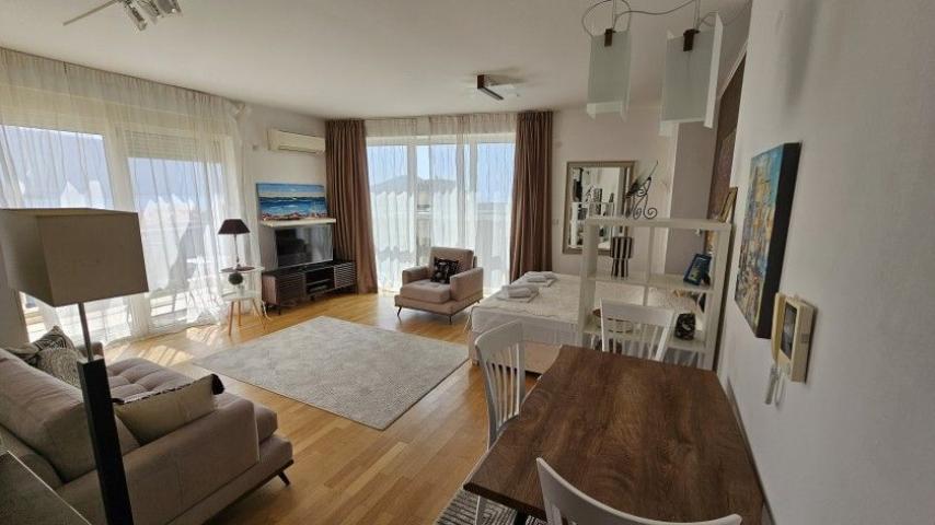Prodaja – Budva, Gospoština, luksuzan dvosoban apartman 75 m² sa pogledom na more