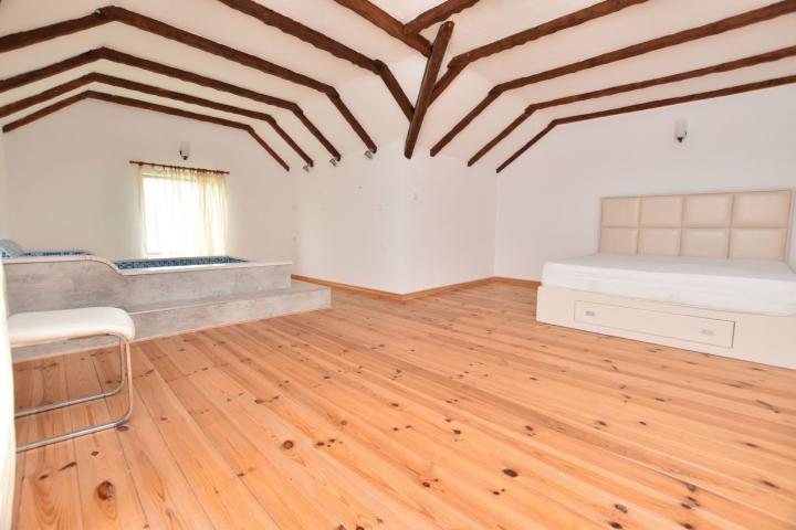 Prodaja imanja sa tri zavrsene kuce kuce, Herceg Novi-Vrbanj