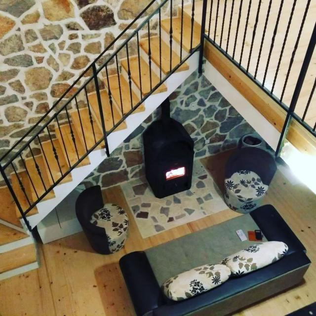 Prodaja imanja sa tri zavrsene kuce kuce, Herceg Novi-Vrbanj