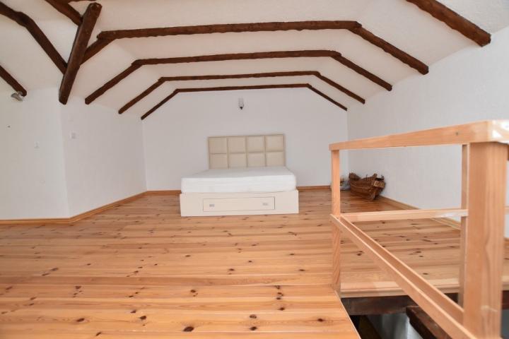 Prodaja imanja sa tri zavrsene kuce kuce, Herceg Novi-Vrbanj