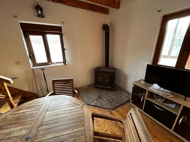 Prodaja imanja sa tri zavrsene kuce kuce, Herceg Novi-Vrbanj