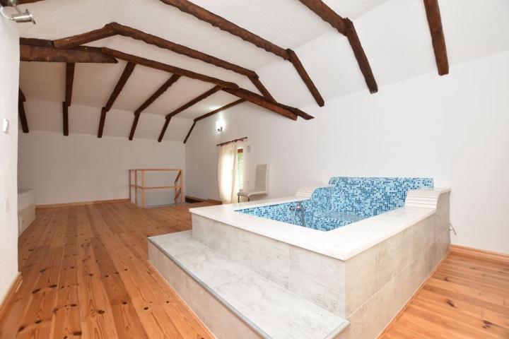 Prodaja imanja sa tri zavrsene kuce kuce, Herceg Novi-Vrbanj