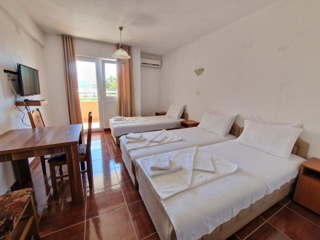 Moderna stambena zgrada 1000m2 sa 18 apartmana u Bečićima, 300 metara od mora