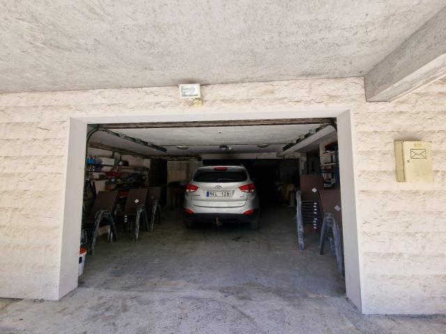 Moderna stambena zgrada 1000m2 sa 18 apartmana u Bečićima, 300 metara od mora