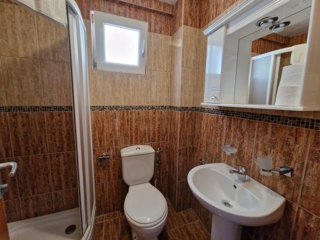 Moderna stambena zgrada 1000m2 sa 18 apartmana u Bečićima, 300 metara od mora