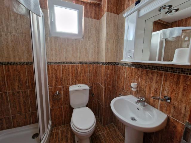 Moderna stambena zgrada 1000m2 sa 18 apartmana u Bečićima, 300 metara od mora