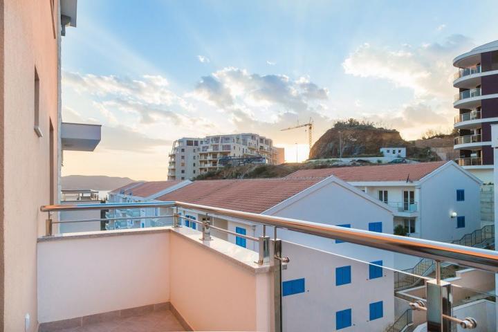 Nov dvosoban stan površine 89m2, Bečići. 