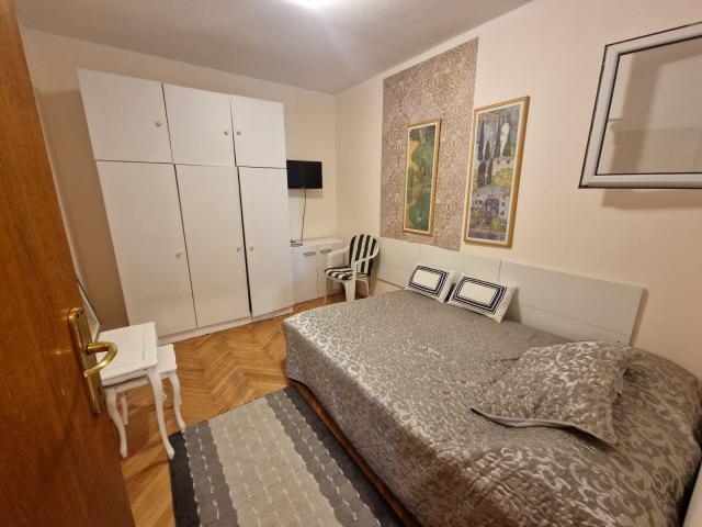 Prodaja dvosobnog nameštenog stana 89 m² sa prostranom terasom – Petrovac, Budvanska rivijera