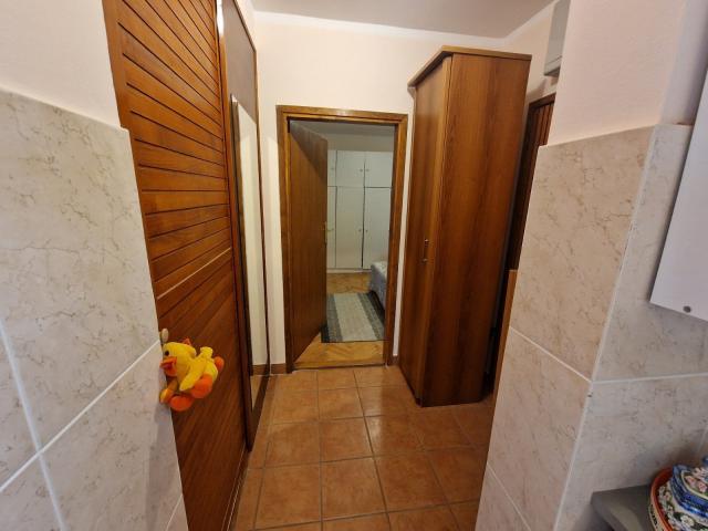 Prodaja dvosobnog nameštenog stana 89 m² sa prostranom terasom – Petrovac, Budvanska rivijera