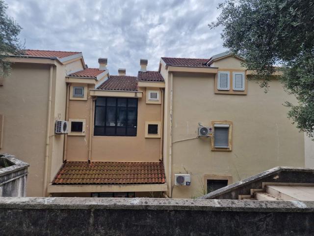 Prodaja dvosobnog nameštenog stana 89 m² sa prostranom terasom – Petrovac, Budvanska rivijera