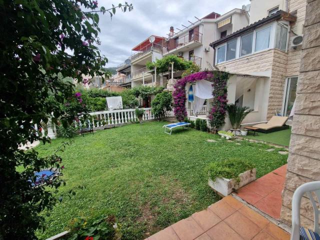 Prodaja dvosobnog nameštenog stana 89 m² sa prostranom terasom – Petrovac, Budvanska rivijera