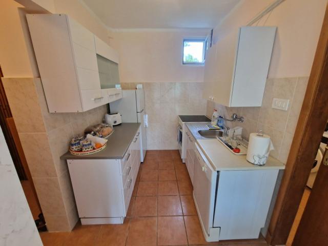 Prodaja dvosobnog nameštenog stana 89 m² sa prostranom terasom – Petrovac, Budvanska rivijera