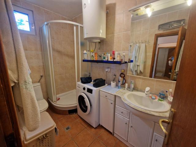 Prodaja dvosobnog nameštenog stana 89 m² sa prostranom terasom – Petrovac, Budvanska rivijera