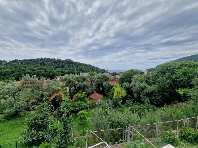 Prodaja dvosobnog nameštenog stana 89 m² sa prostranom terasom – Petrovac, Budvanska rivijera