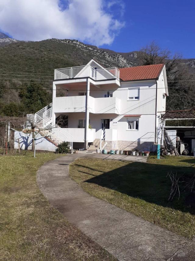 Zelenika, Herceg Novi - Prostrana Kuća 180 m² na Placu od 2000 m²