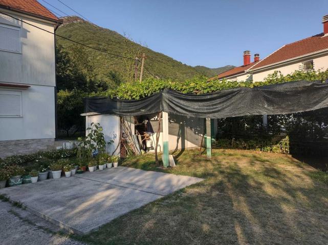 Zelenika, Herceg Novi - Prostrana Kuća 180 m² na Placu od 2000 m²