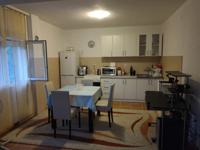 Zelenika, Herceg Novi - Prostrana Kuća 180 m² na Placu od 2000 m²