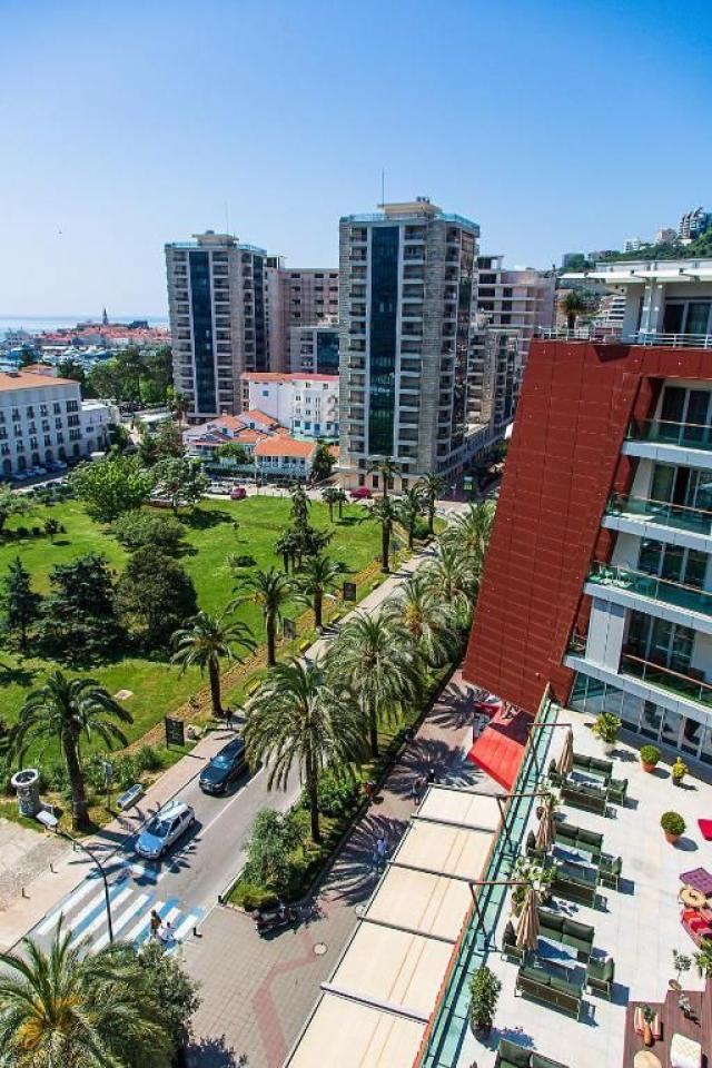 Poslovni prostor (37m2) u kompleksu TQ Plaza u centru Budve