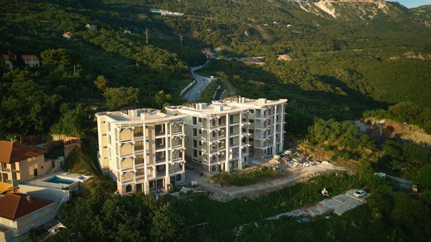 Prodaja kompleksa u izgradnji sa bazenom i panoramskim pogledom u Markovićima, Budva - 3600m²
