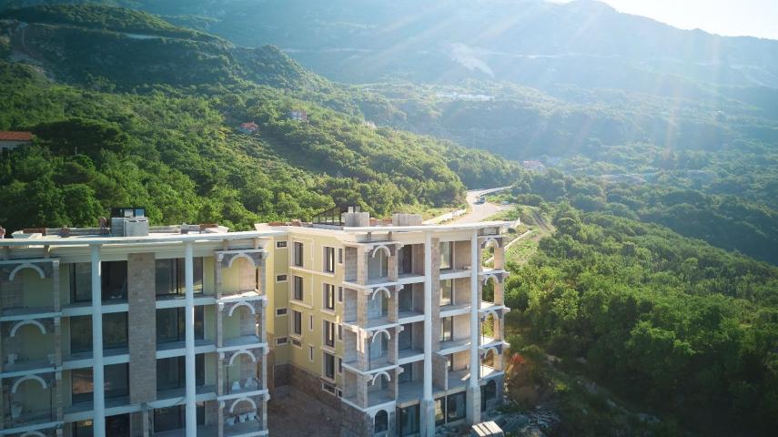 Prodaja kompleksa u izgradnji sa bazenom i panoramskim pogledom u Markovićima, Budva - 3600m²