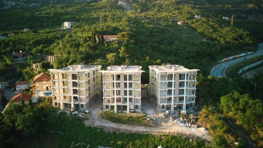 Prodaja kompleksa u izgradnji sa bazenom i panoramskim pogledom u Markovićima, Budva - 3600m²