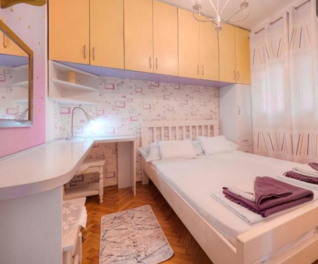 Prodaja, Budva, Dubovica-Kuca 42m2 sa dvoristem od 153m2